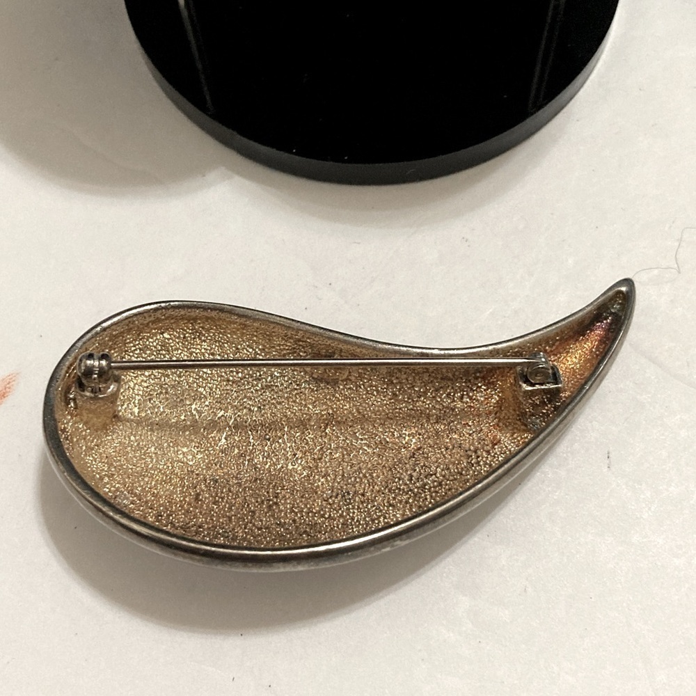 Givenchy vintage teardrop brooch​​ - Picture 4 of 6